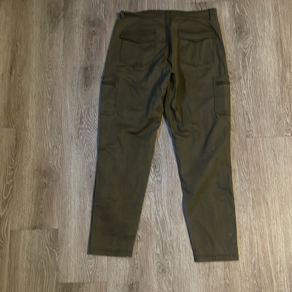 ATHLETA Summit Cargo Pant Olive Green Stripe Relaxed Fit Pants Size 8 - Picture 7 of 7